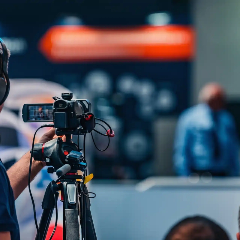 cameraman-recording-event-at-media-press-conference-video-longeuil